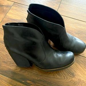 Korks Wedge Black